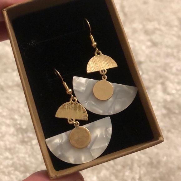 3/$15 - Geometric Dangle Earrings - Picture 2 of 3